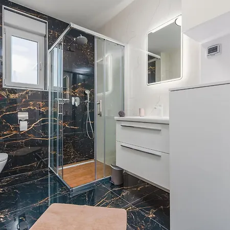 Stunning In With House Sea View *