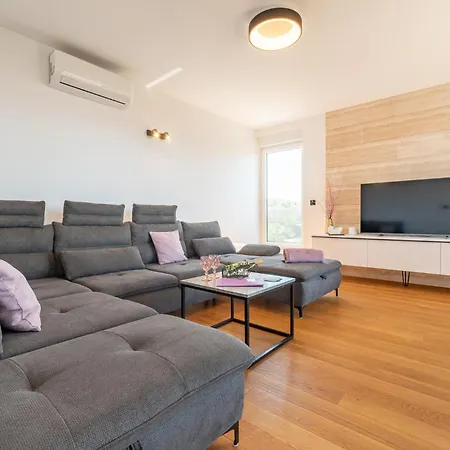 Apartmán Stunning In With House Sea View