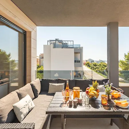 Apartmán Stunning In With House Sea View