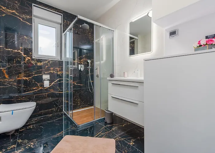 3 Bedroom Awesome In *