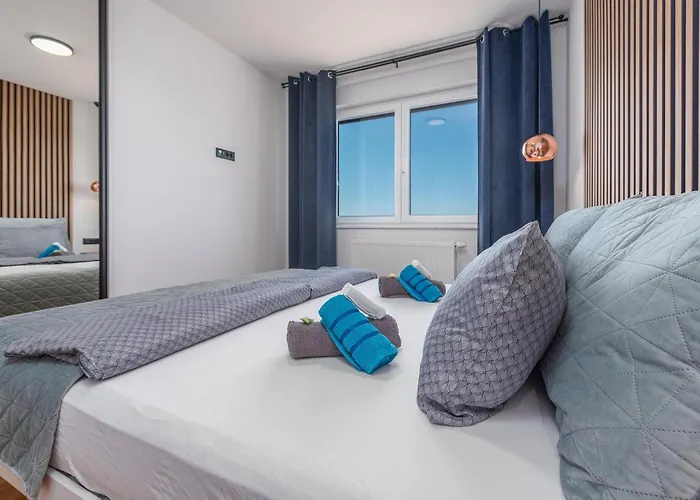 3 Bedroom Awesome In *