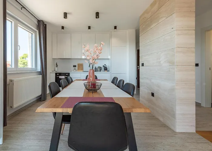 3 Bedroom Awesome In 아파트 Kožino