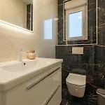 Διαμέρισμα Stunning Apartment In Kozino With House Sea View