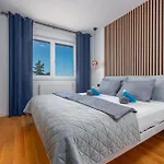 Stunning Apartment In Kozino With House Sea View * Kožino