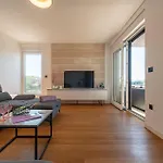 Διαμέρισμα Stunning Apartment In Kozino With House Sea View