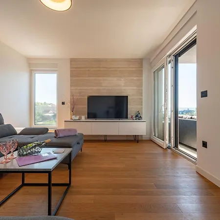 Apartmán Stunning In With House Sea View