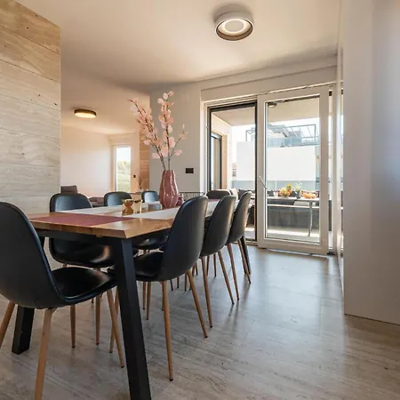 Lovely In With House Sea View Apartment *