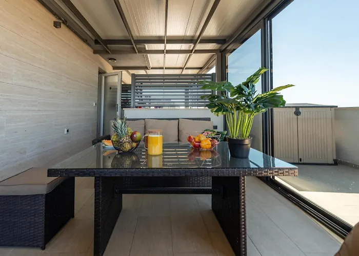 Διαμέρισμα 3 Bedroom Awesome In *